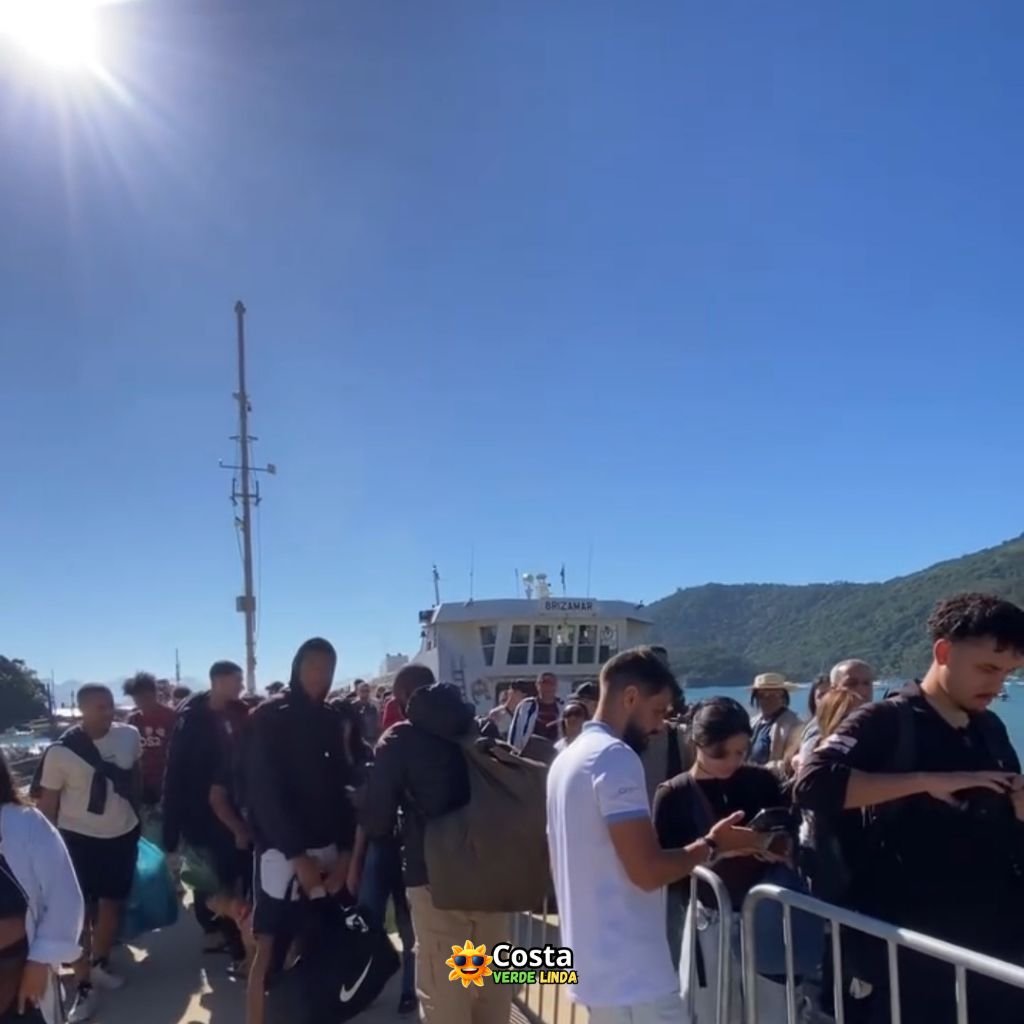 Filas na Ilha Grande geram revolta entre turistas: espera sob sol forte preocupa visitantes