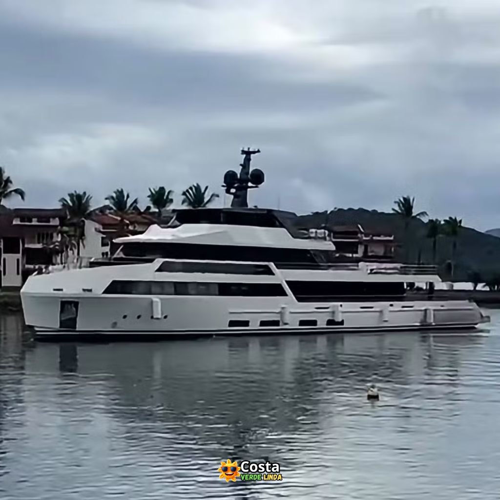 Neymar movimenta Angra dos Reis: iate de R$ 120 milhões vira atração na Costa Verde